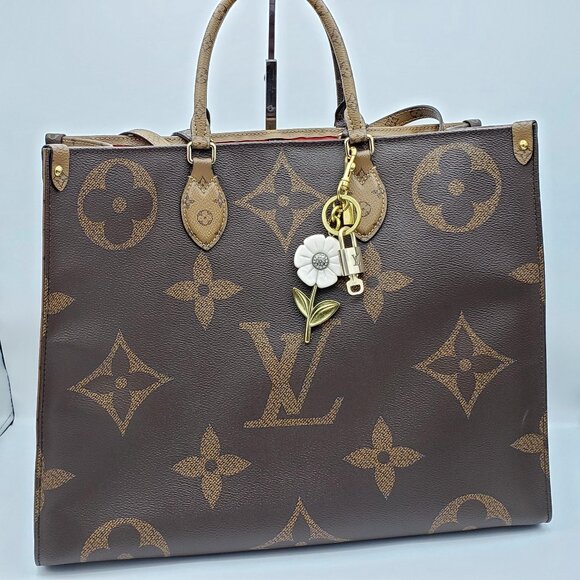 Authentic Louis Vuitton Lock & Key with Unbranded Flower Charm, Keychain - Picture 3 of 11